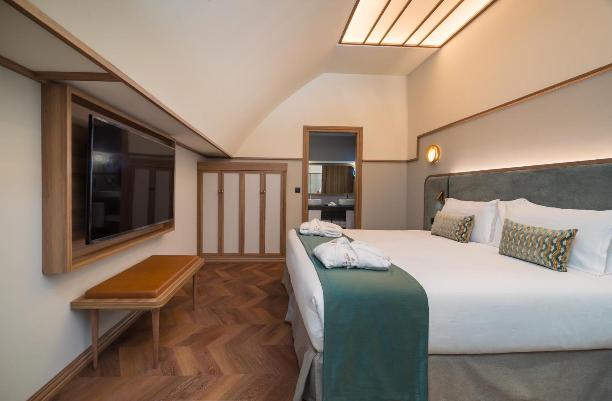 Canfranc Estacion, A Royal Hideaway Hotel - Gran Lujo Exterior foto A room at the hotel