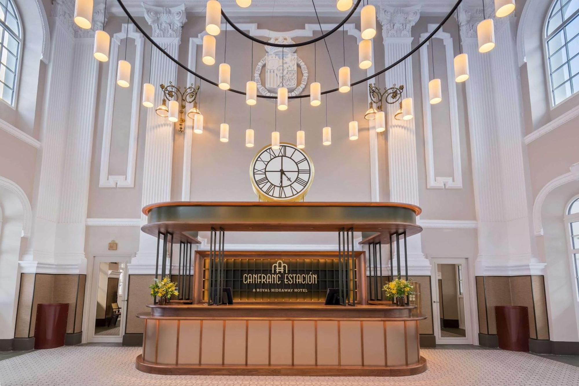 Canfranc Estacion, A Royal Hideaway Hotel - Gran Lujo Exterior foto The hotel's lobby