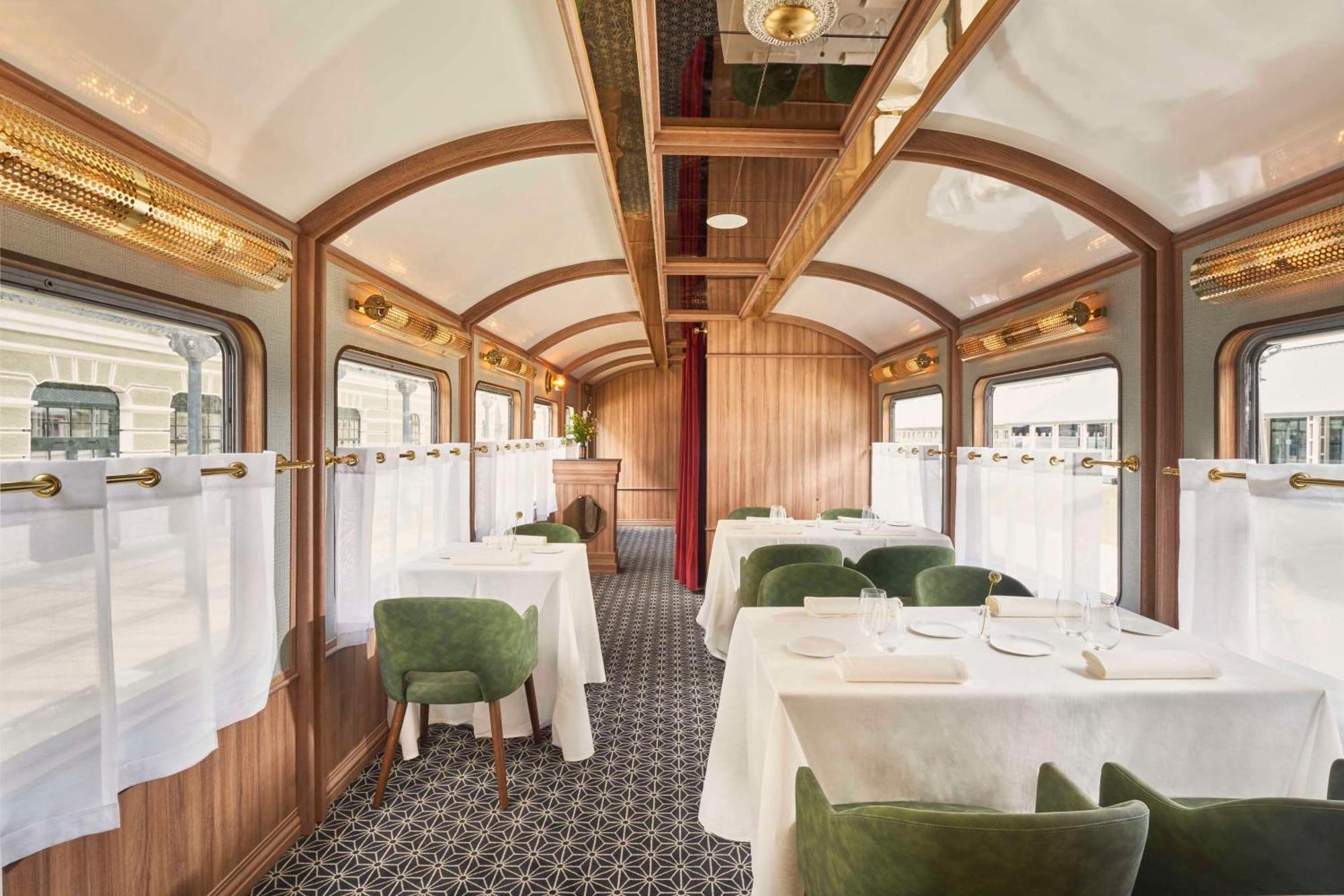 Canfranc Estacion, A Royal Hideaway Hotel - Gran Lujo Exterior foto The interior of the dining car