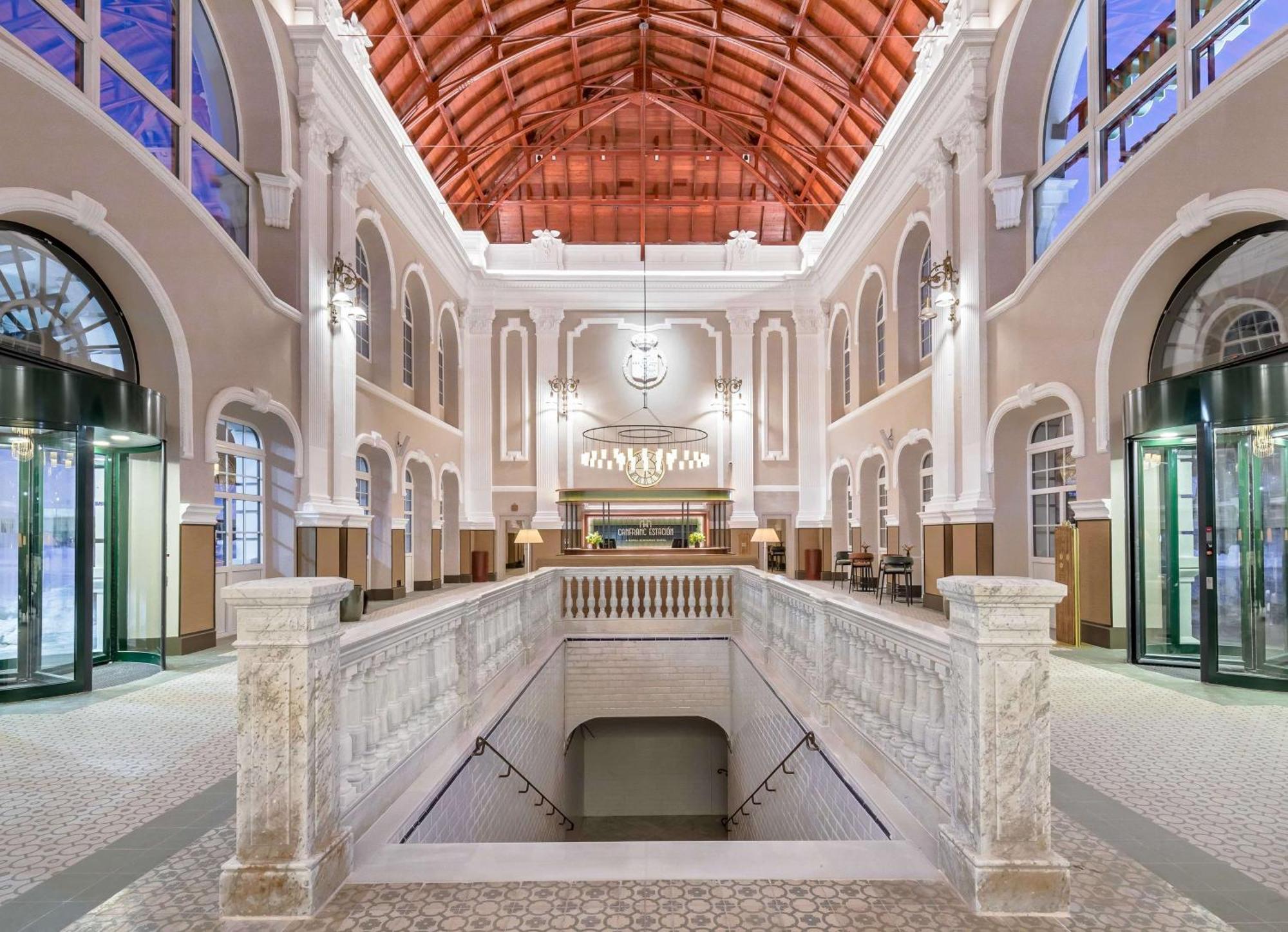 Canfranc Estacion, A Royal Hideaway Hotel - Gran Lujo Exterior foto The interior of the hotel
