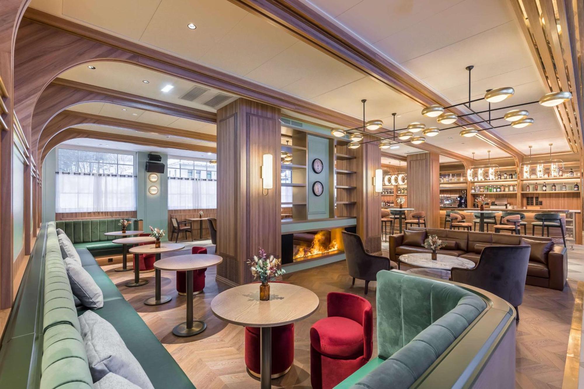 Canfranc Estacion, A Royal Hideaway Hotel - Gran Lujo Exterior foto The Lounge at The Ivy, St John's Wood