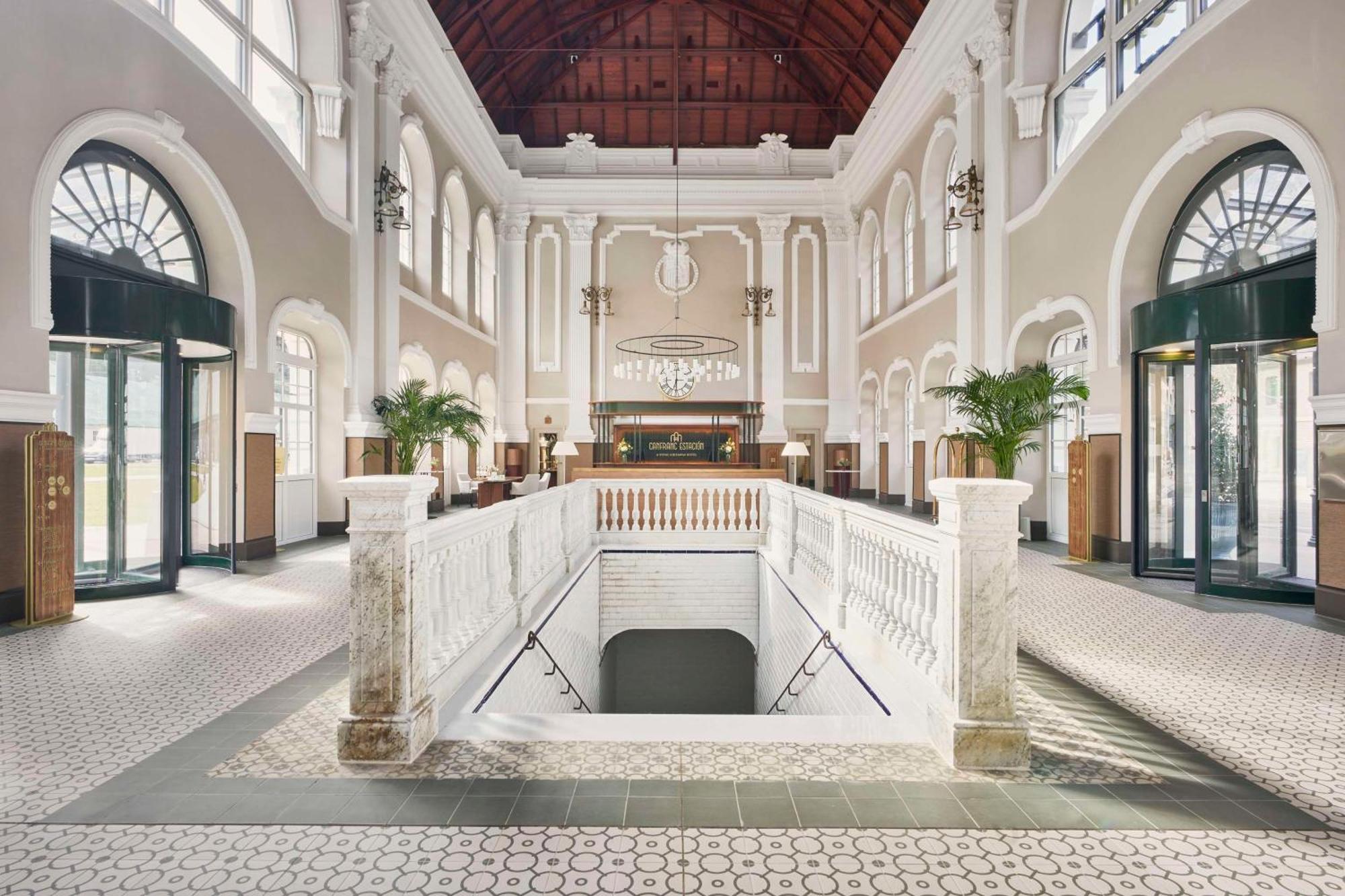Canfranc Estacion, A Royal Hideaway Hotel - Gran Lujo Exterior foto The interior of the hotel