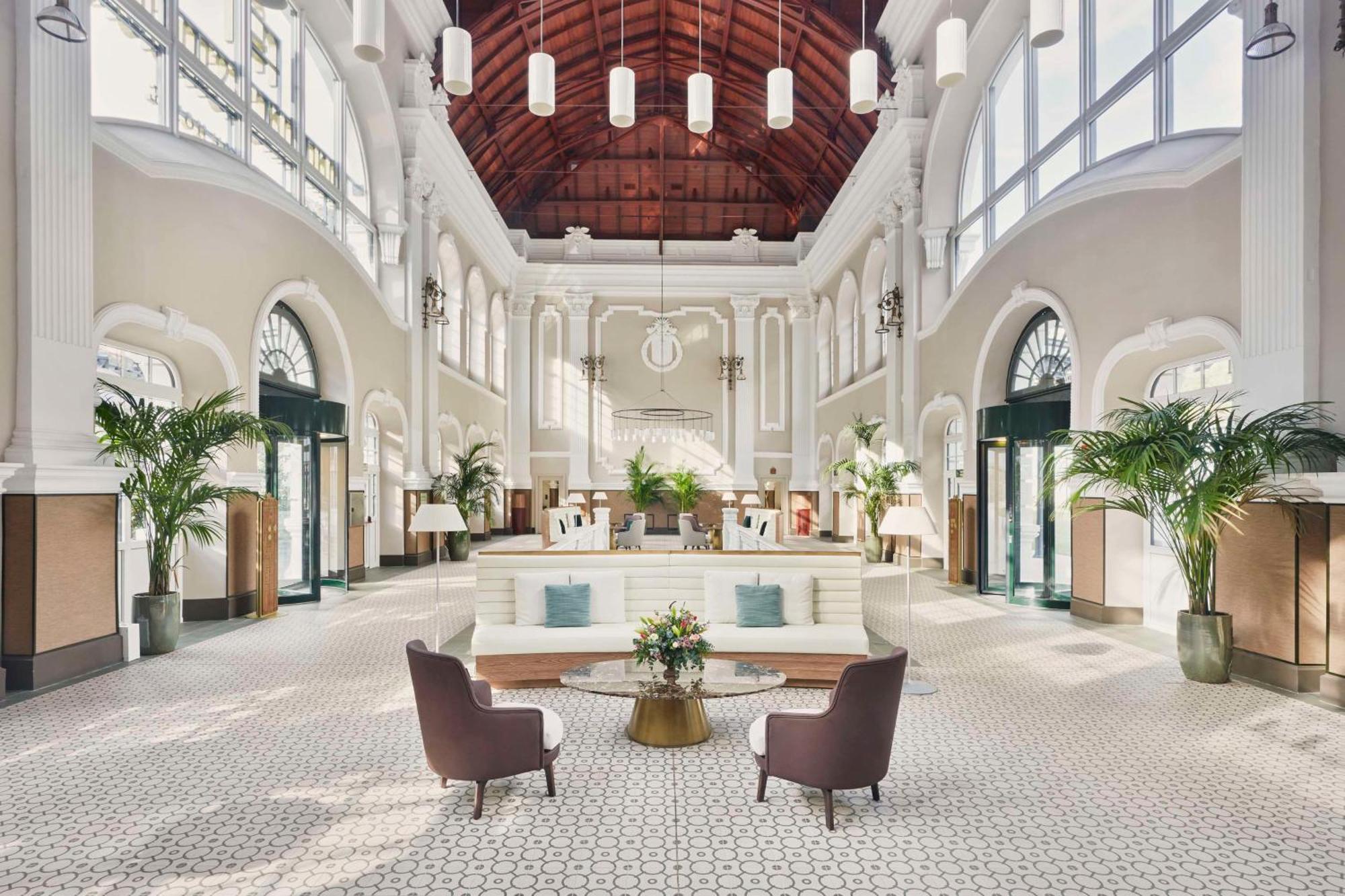 Canfranc Estacion, A Royal Hideaway Hotel - Gran Lujo Exterior foto The lobby of the hotel